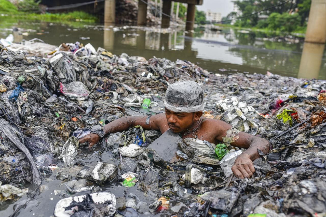 Plastic waste pollution earth india day environment much does produce save ways end