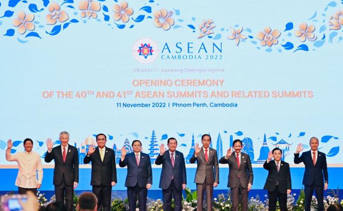 Ktt asean pertama diselenggarakan di