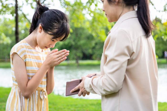 Bagaimana cara menghormati orang tua dan guru jelaskan