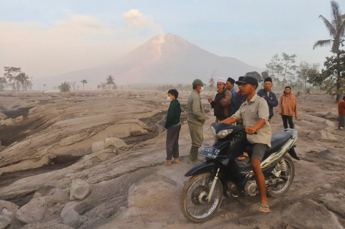 Mengapa pulau jawa menjadi daerah terpadat di indonesia