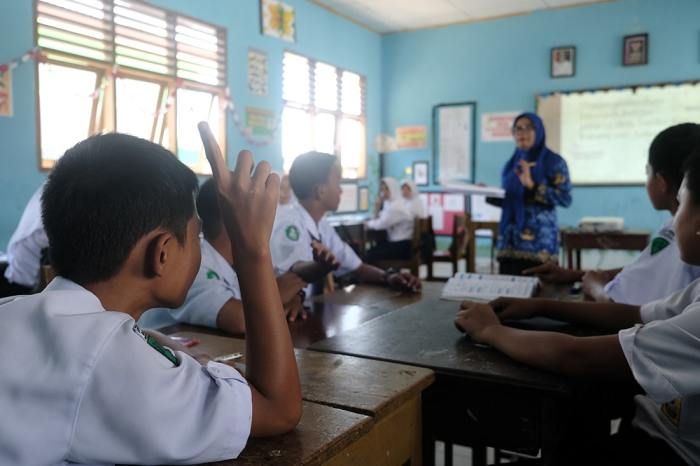 Mengapa setiap anak di indonesia berhak menempuh pendidikan di sekolah