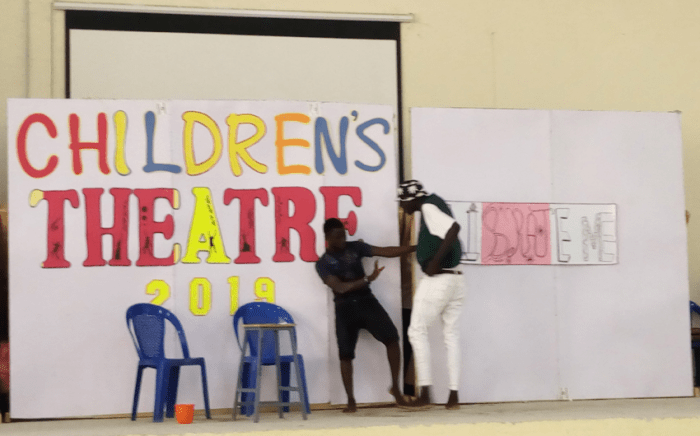 Naskah dalam pertunjukkan teater adalah