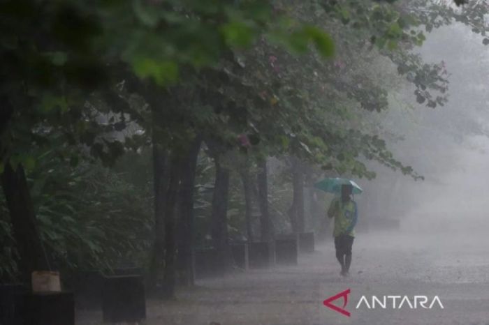 Angin muson barat menyebabkan indonesia mengalami musim