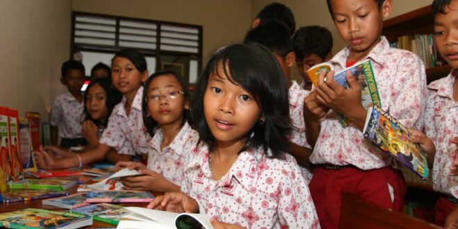 Domain yang biasa digunakan oleh sekolah sekolah di indonesia adalah