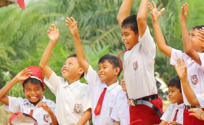 Mengapa setiap anak di indonesia berhak menempuh pendidikan di sekolah