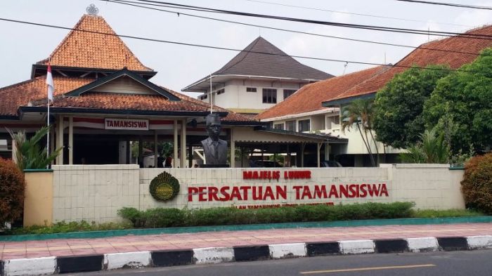 Tokoh yang mendirikan sekolah kebangsaan taman siswa adalah