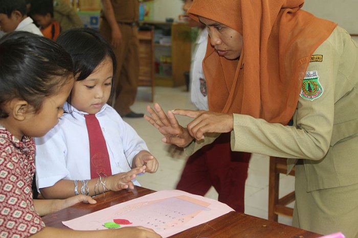 Jelaskan 4 upaya untuk mengatasi atau meningkatkan pendidikan di indonesia