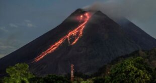 Gunung ciremai meletus