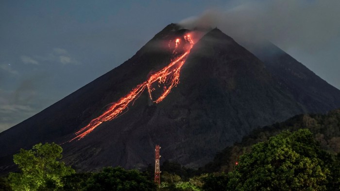 Gunung ciremai meletus