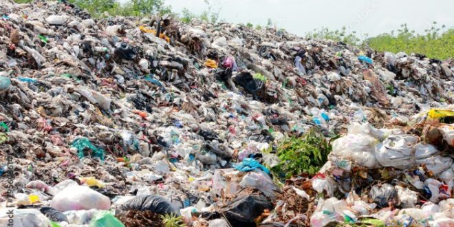 Plastik dapat mencemari tanah sebab