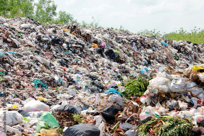 Plastik dapat mencemari tanah sebab