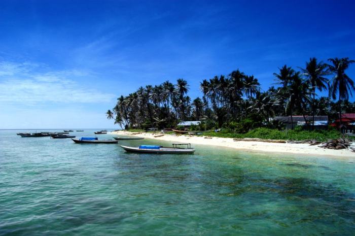 Pulau kalimantan sering disebut dengan nama