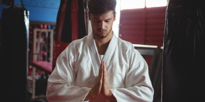 Guru karate disebut