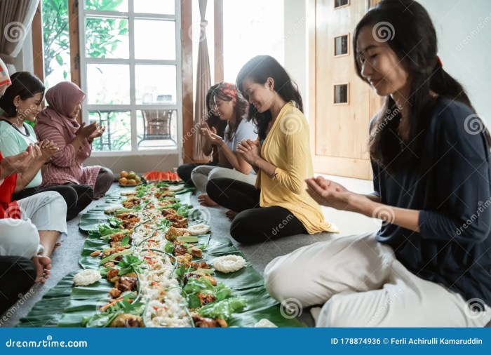 Cara kita rukun terhadap teman yang berbeda agama adalah