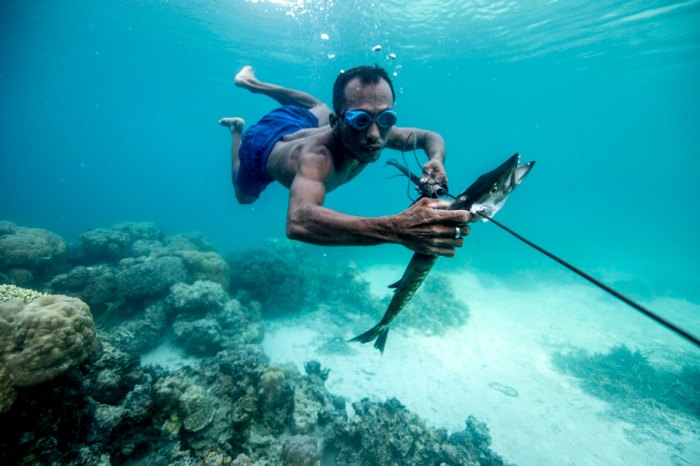 Bajau people sea nomads women far live they east