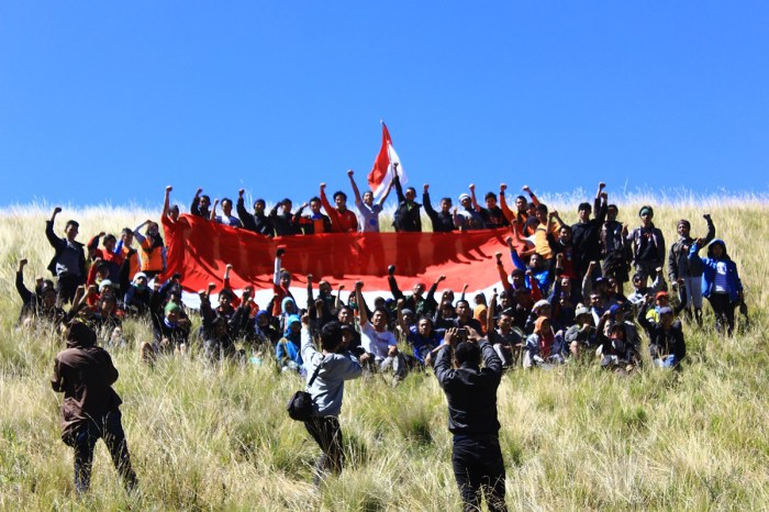 Indonesian proclamation showing brilio crowds