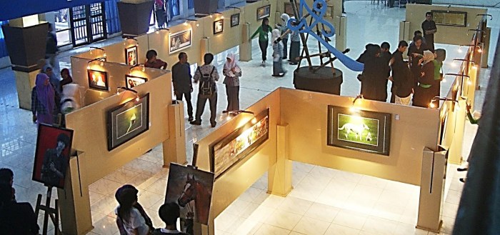 Sebutkan contoh pameran heterogen