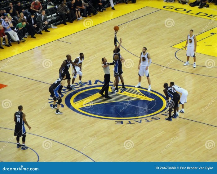 Apakah yang dimaksud dengan jump ball dalam permainan bola basket