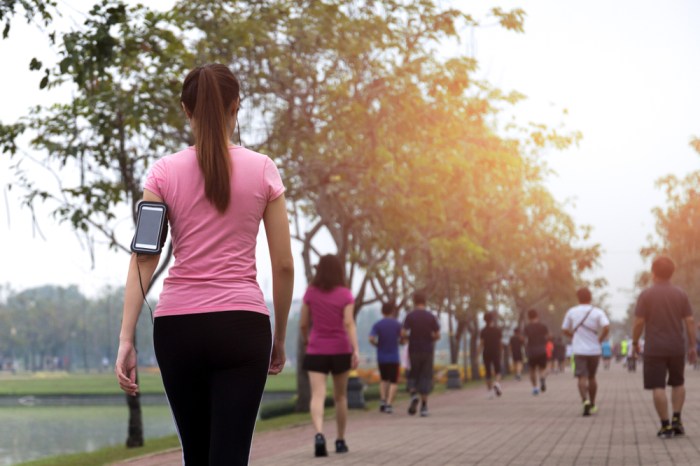 Gerakan berjalan termasuk gerak