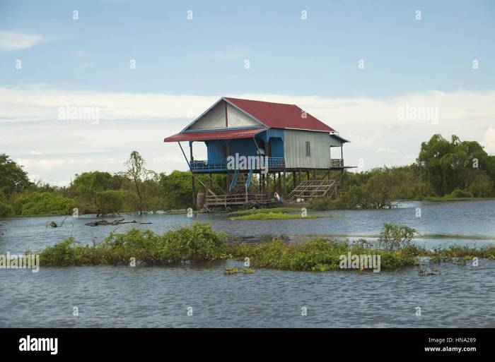 Mengapa suku kalimantan membuat rumah panggung