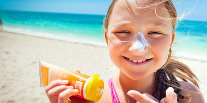 Apakah setelah memakai sunscreen boleh memakai bedak